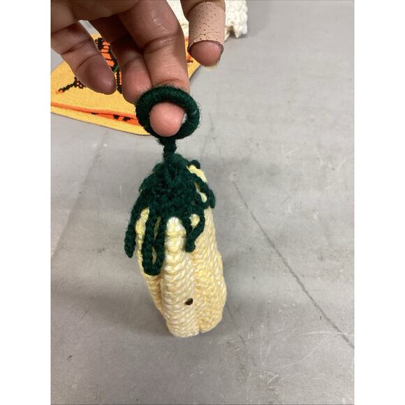 Set Of 7 Handmade Vintage - 5 Crochet Pot Holders, & A Corn And Chicken Figure - Picture 16 of 16